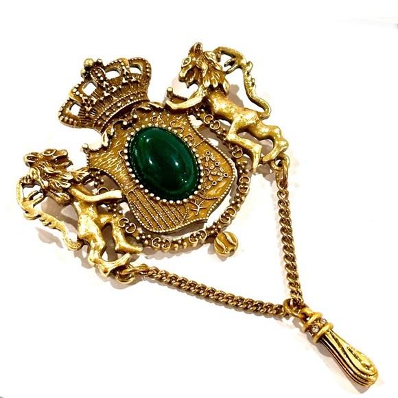 Regal 1928 Gold-Tone Crest Brooch with Emerald Accents - Picture 4 of 6